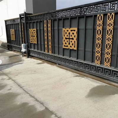 Yana Kayar Bahçe Kapısı